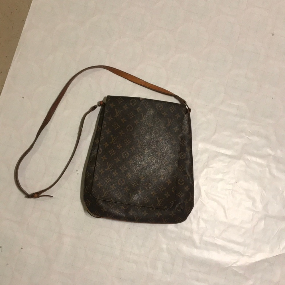 Louis Vuitton shoulder purse